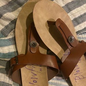 Blowfish sandals flip flops size 8 brown